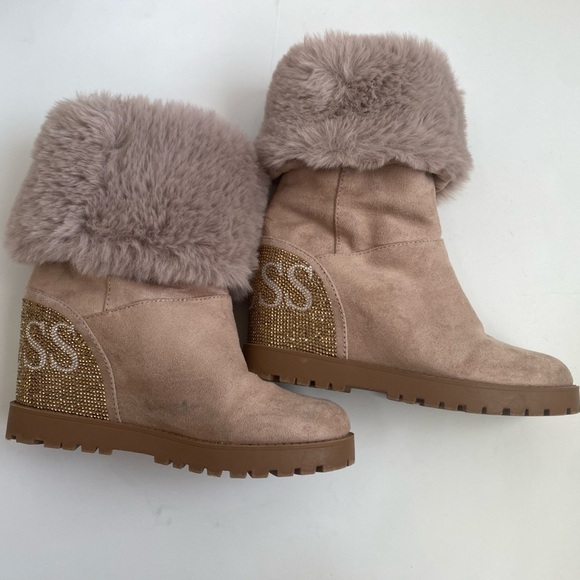 GUESS Womens Paulie Lug Sole Wedge Booties - Camel size 6 - Picture 1 of 13
